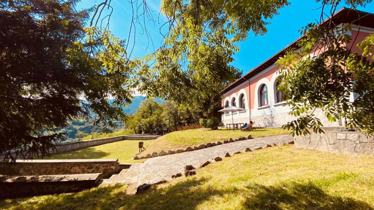 Apartamentos Rurales "Les Escueles De Collia" Bagian luar foto