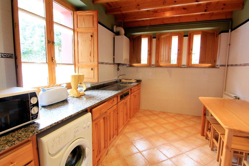 Apartamentos Rurales "Les Escueles De Collia" Ruang foto