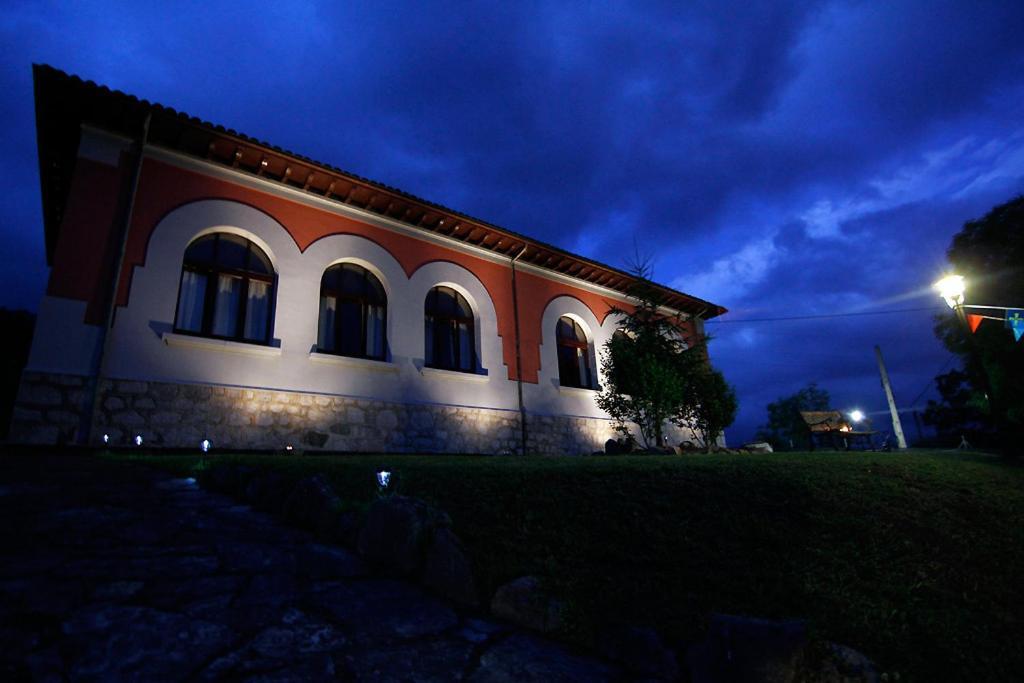 Apartamentos Rurales "Les Escueles De Collia" Bagian luar foto